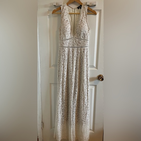 Ivory lace jumpsuit with nude underlay. - Picture 1 of 1
